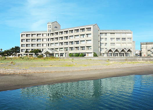 鴨川令徳高等学校